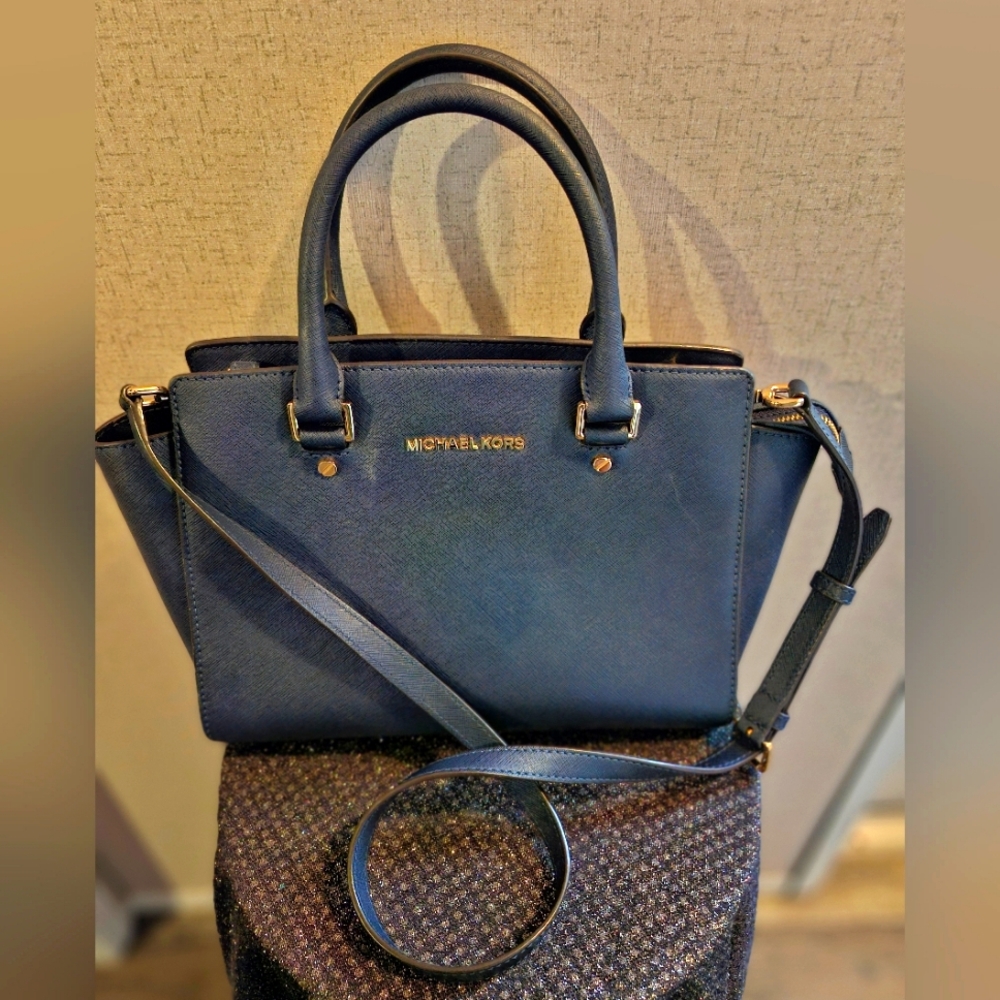 Michael Kors  Navy Medium Selma Satchel handbag EUC